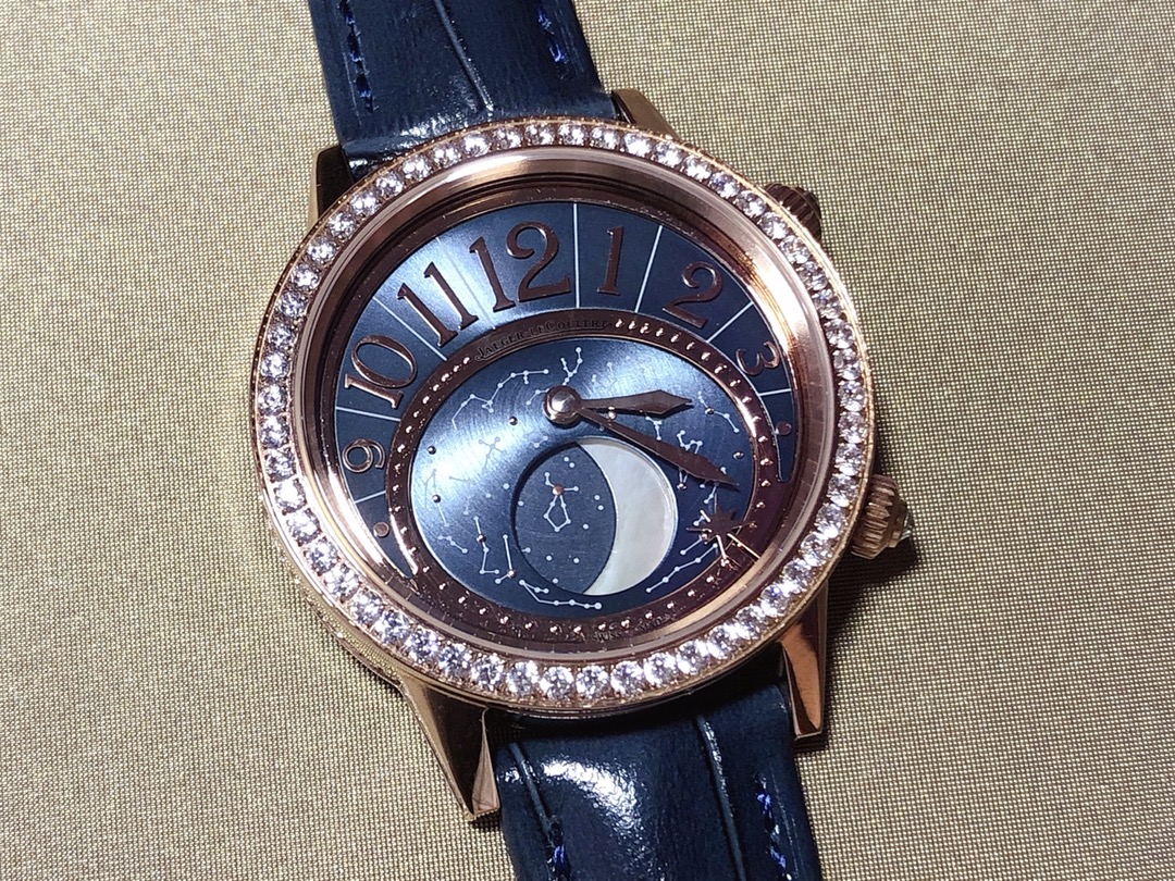 Jaeger-LeCoultre Classic Mother-of-Pearl Dial Moonphase 36 mm Watch – IW-0518 - Image 2
