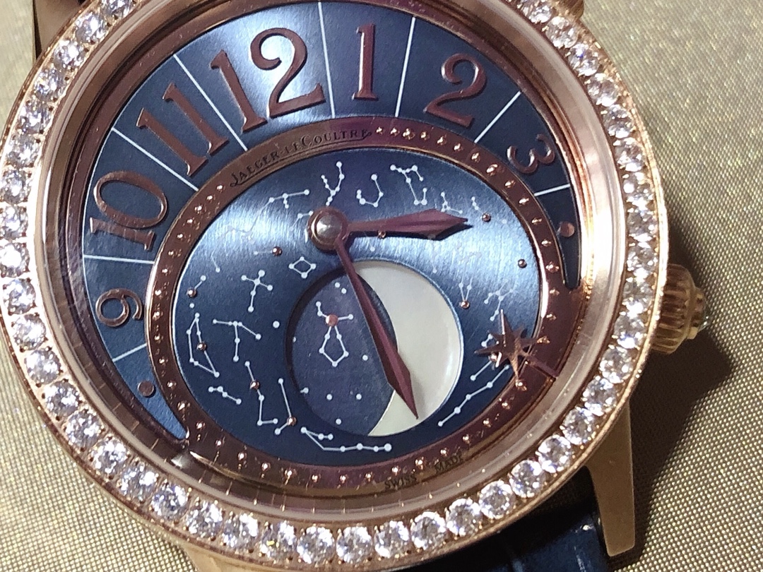 Jaeger-LeCoultre Classic Mother-of-Pearl Dial Moonphase 36 mm Watch – IW-0518 - Image 5
