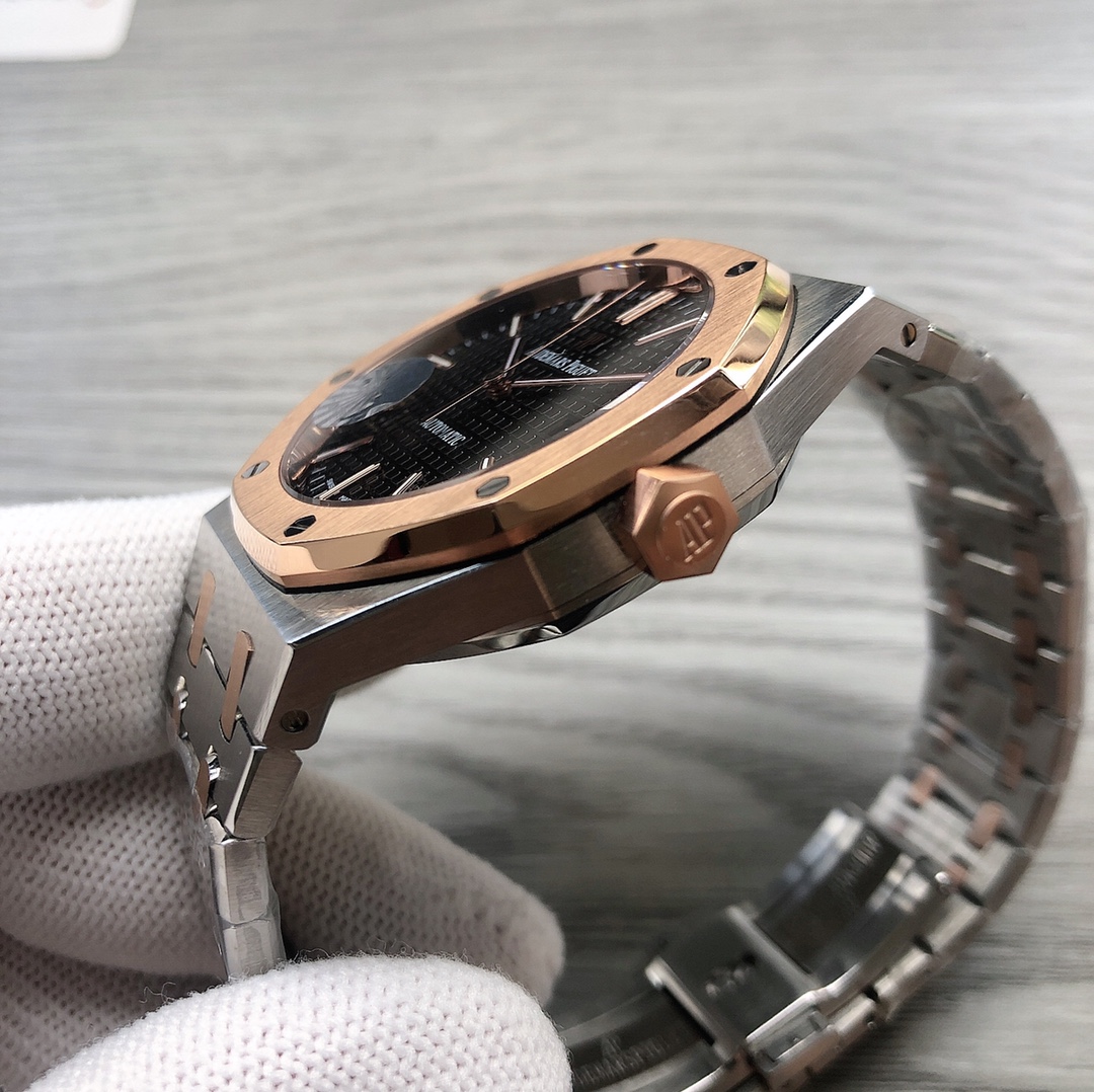 Audemars Piguet Royal Oak Luminous 42 mm Watch – IW-2185 - Image 5