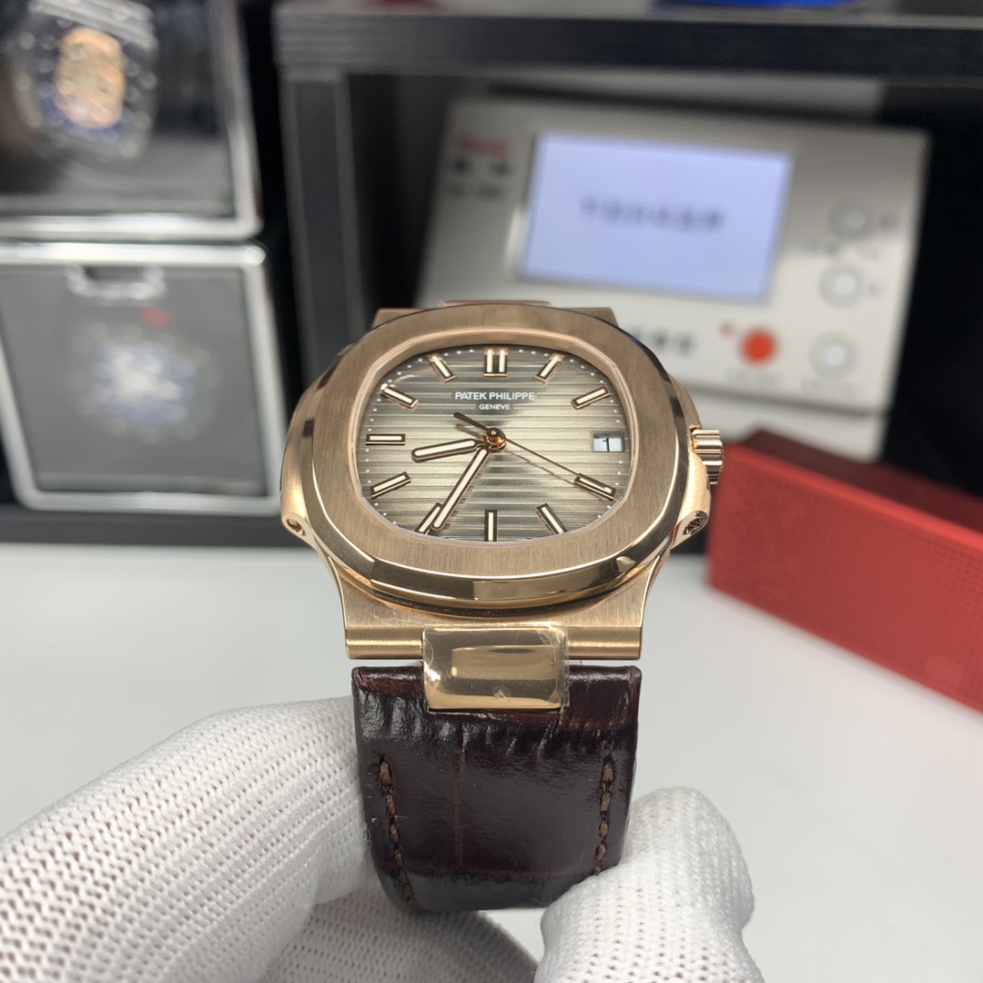 Patek Philippe Nautilus 40 mm Watch – IW-2494 - Image 4