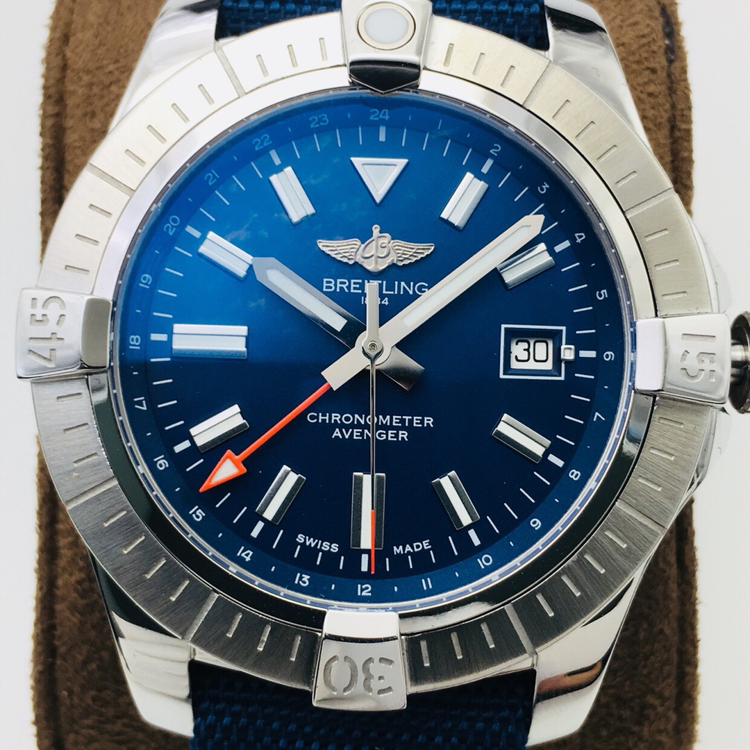 Breitling Classic GMT 45 mm Watch – IW-0670 - Image 4