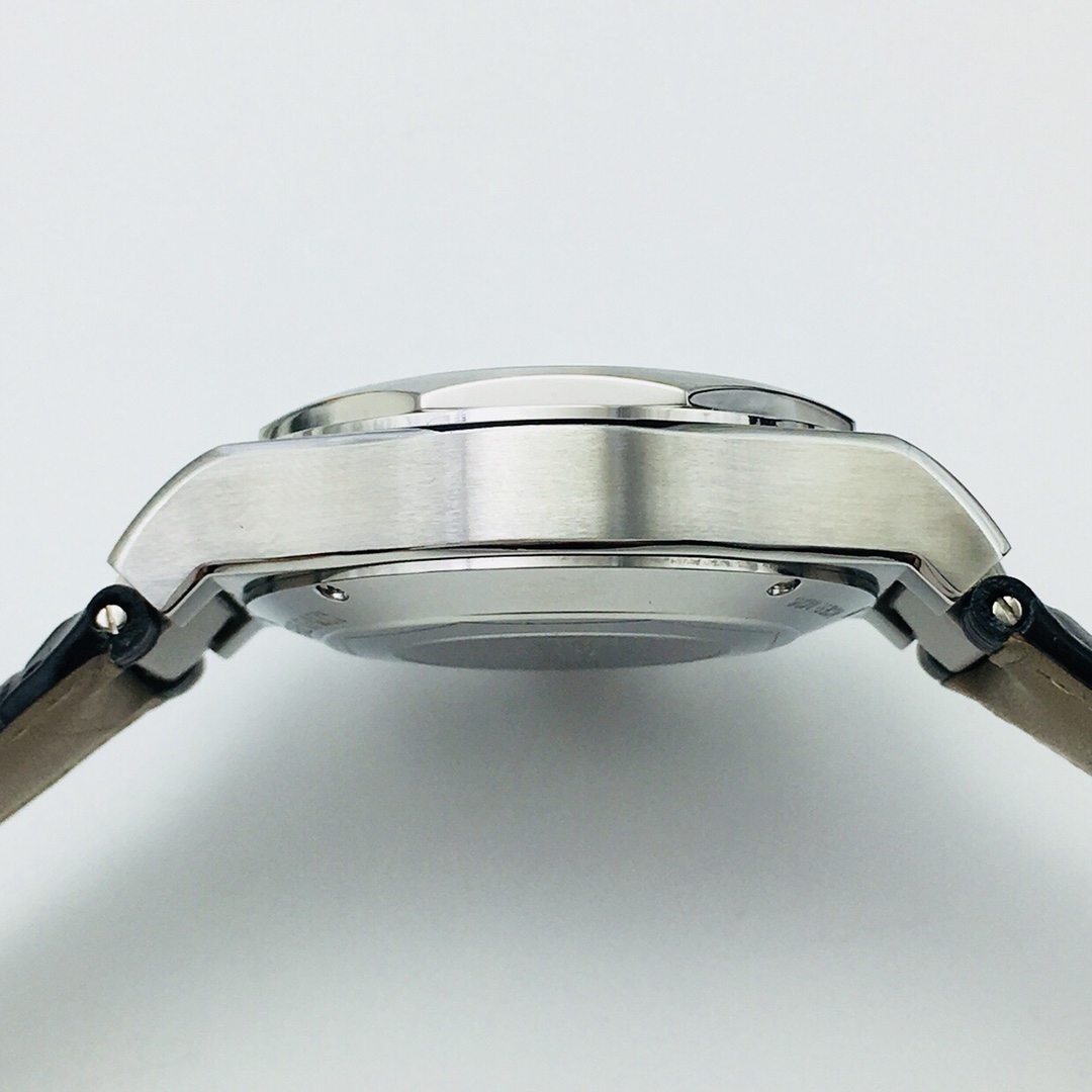 Girard-Perregaux Classic Chronograph 42 mm Watch – IW-2203 - Image 6