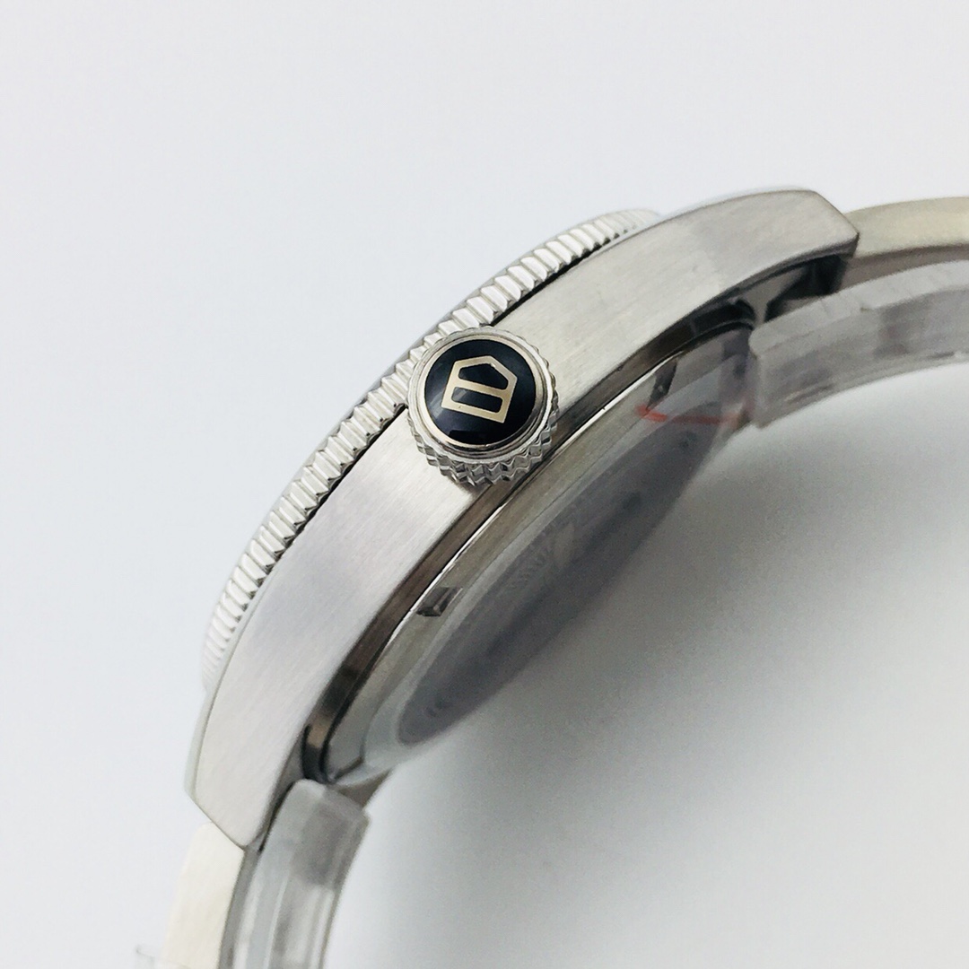TAG Heuer Classic Watch – IW-2201 - Image 5