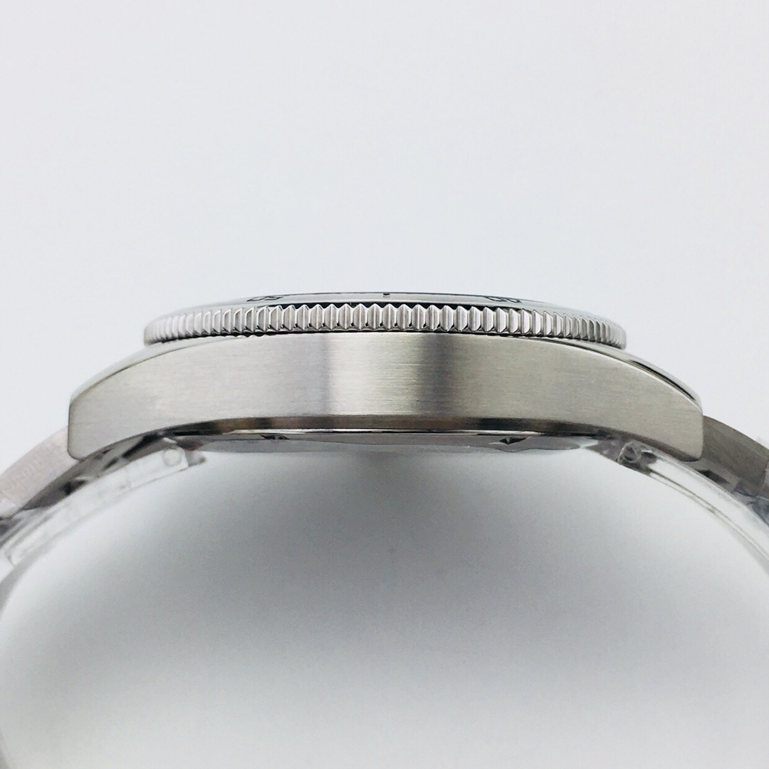 TAG Heuer Classic Watch – IW-2201 - Image 6