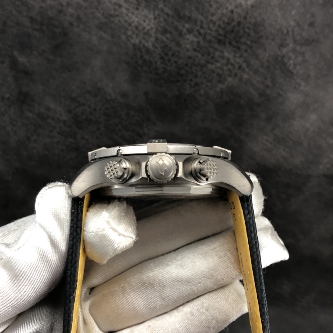 Breitling Classic Chronograph 45 mm Watch – IW-0666 - Image 5
