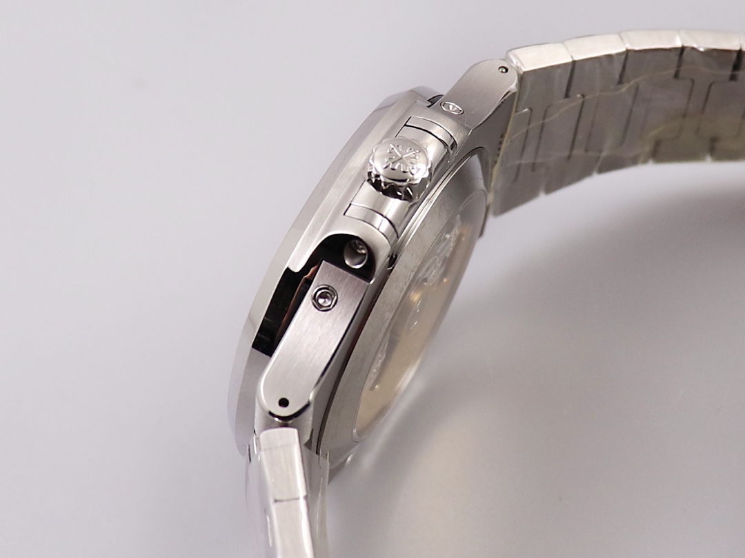 Patek Philippe Nautilus Moonphase Watch – IW-2615 - Image 5