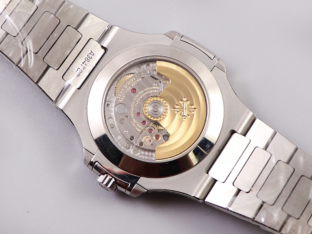 Patek Philippe Nautilus Moonphase Watch – IW-2615 - Image 9
