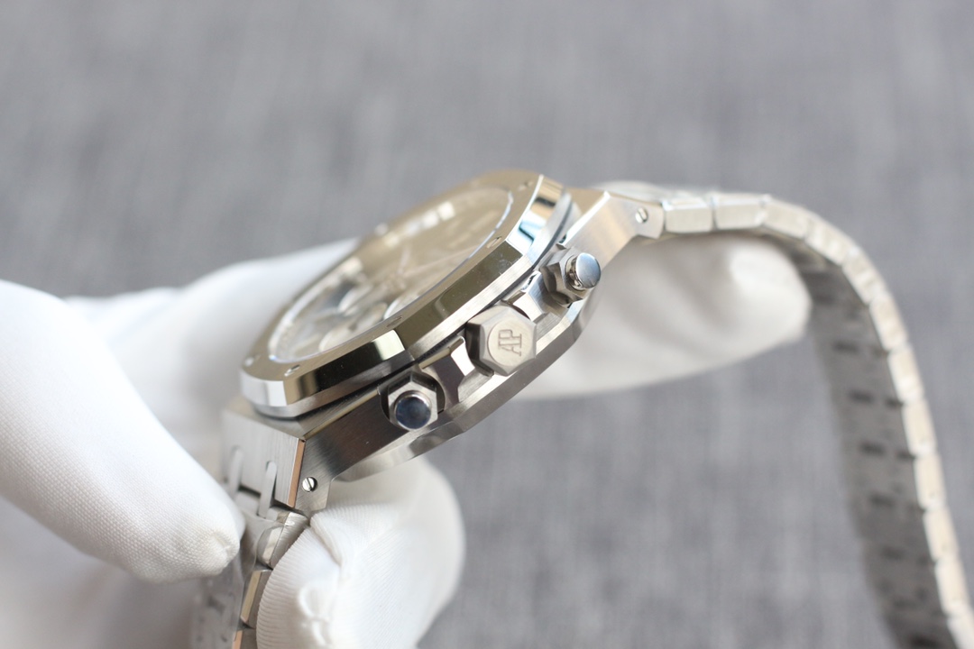 Royal Oak Chronograph Watch – IW-2266 - Image 5