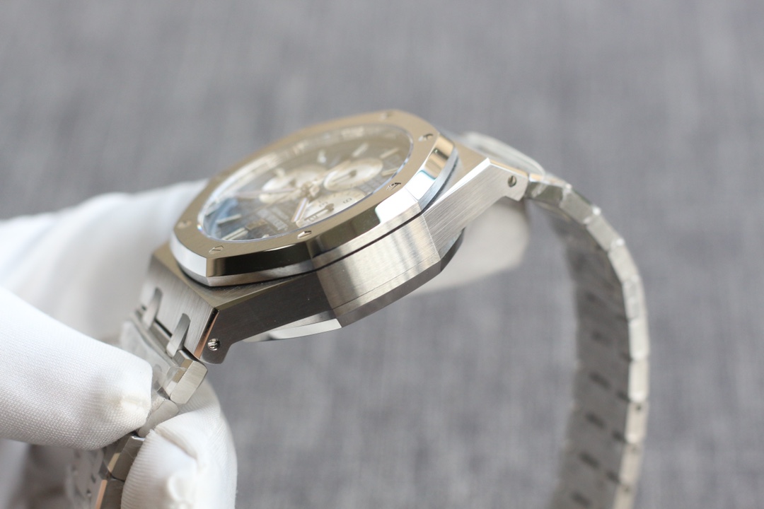 Royal Oak Chronograph Watch – IW-2266 - Image 6