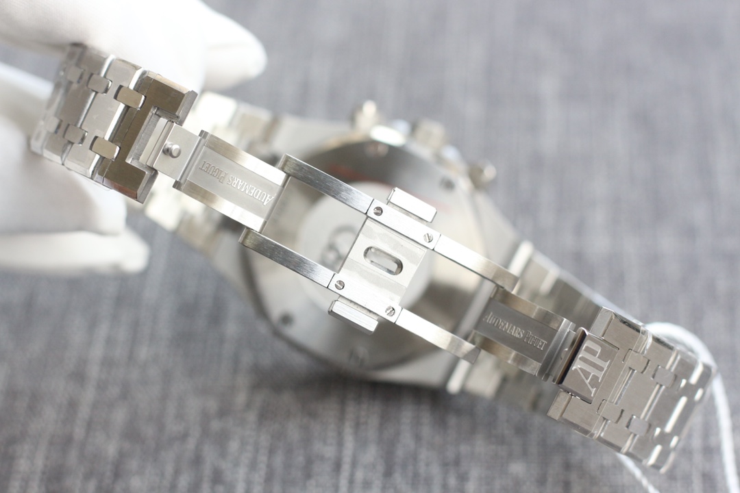 Royal Oak Chronograph Watch – IW-2266 - Image 8