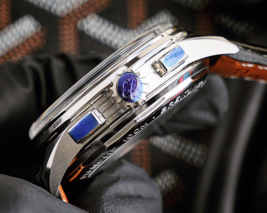 Breitling Classic Chronograph 42 mm Watch – IW-2195 - Image 4