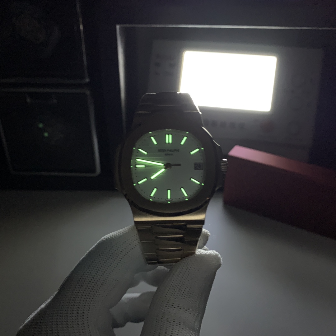 Patek Philippe Nautilus 40 mm Watch – IW-2489 - Image 9