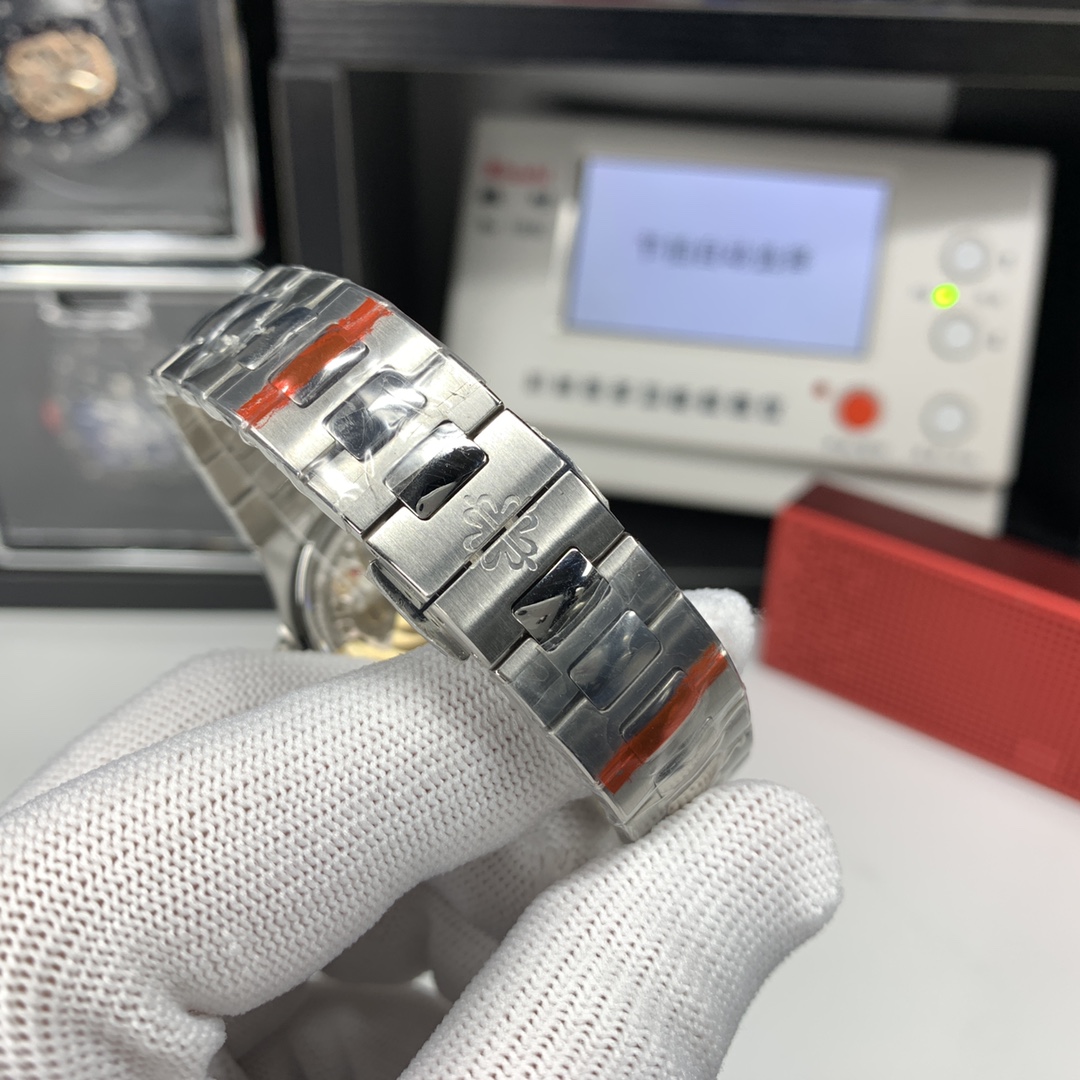 Patek Philippe Nautilus 35.2 mm Watch – IW-2487 - Image 8