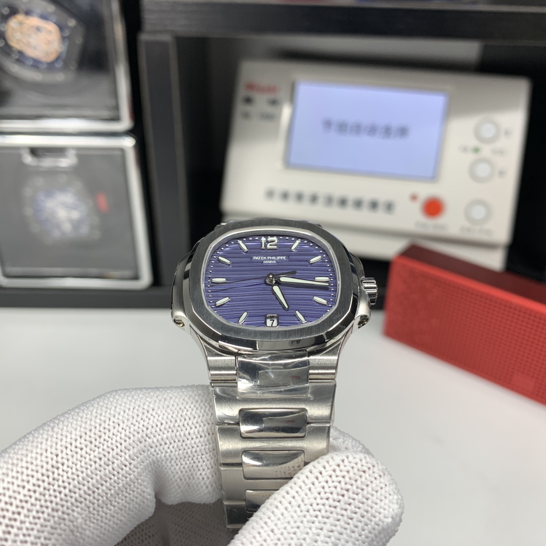 Patek Philippe Nautilus 35.2 mm Watch – IW-2487 - Image 4