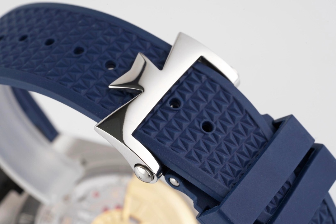 Overseas Luminous Watch – IW-1090 - Image 9