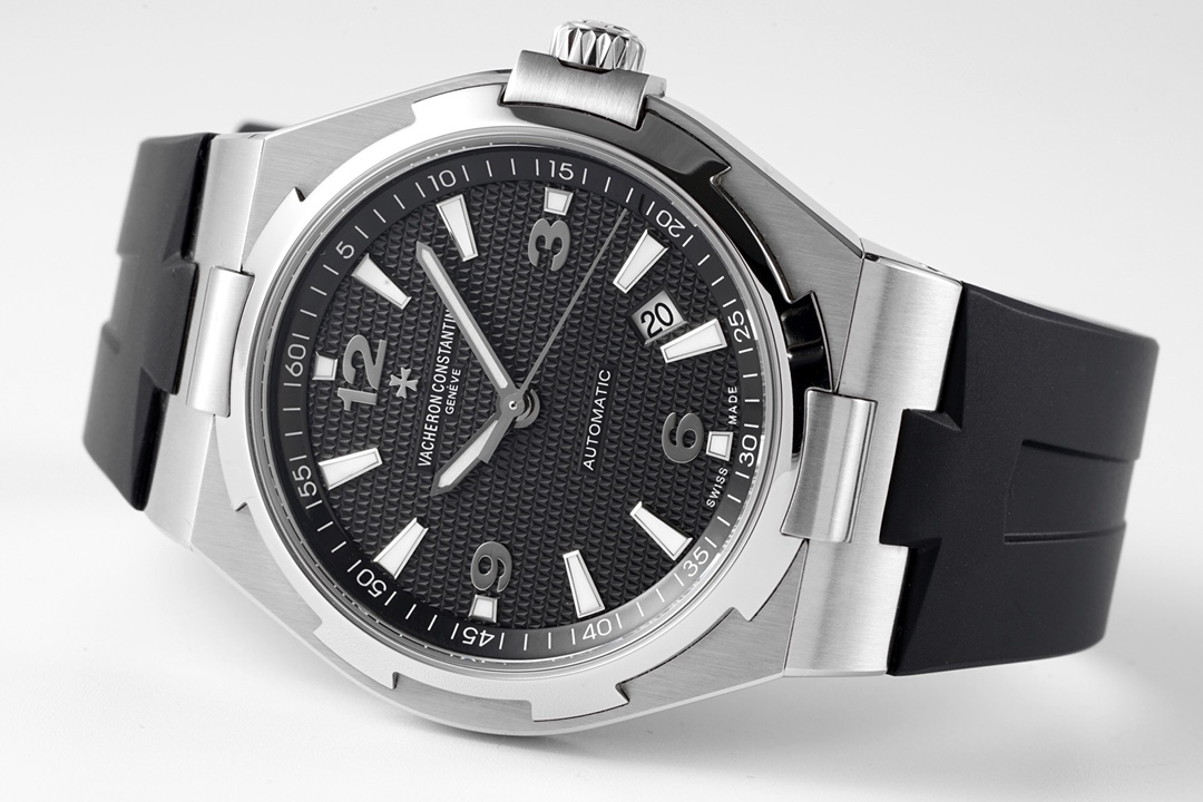 Overseas 42 mm Watch – IW-1147 - Image 3