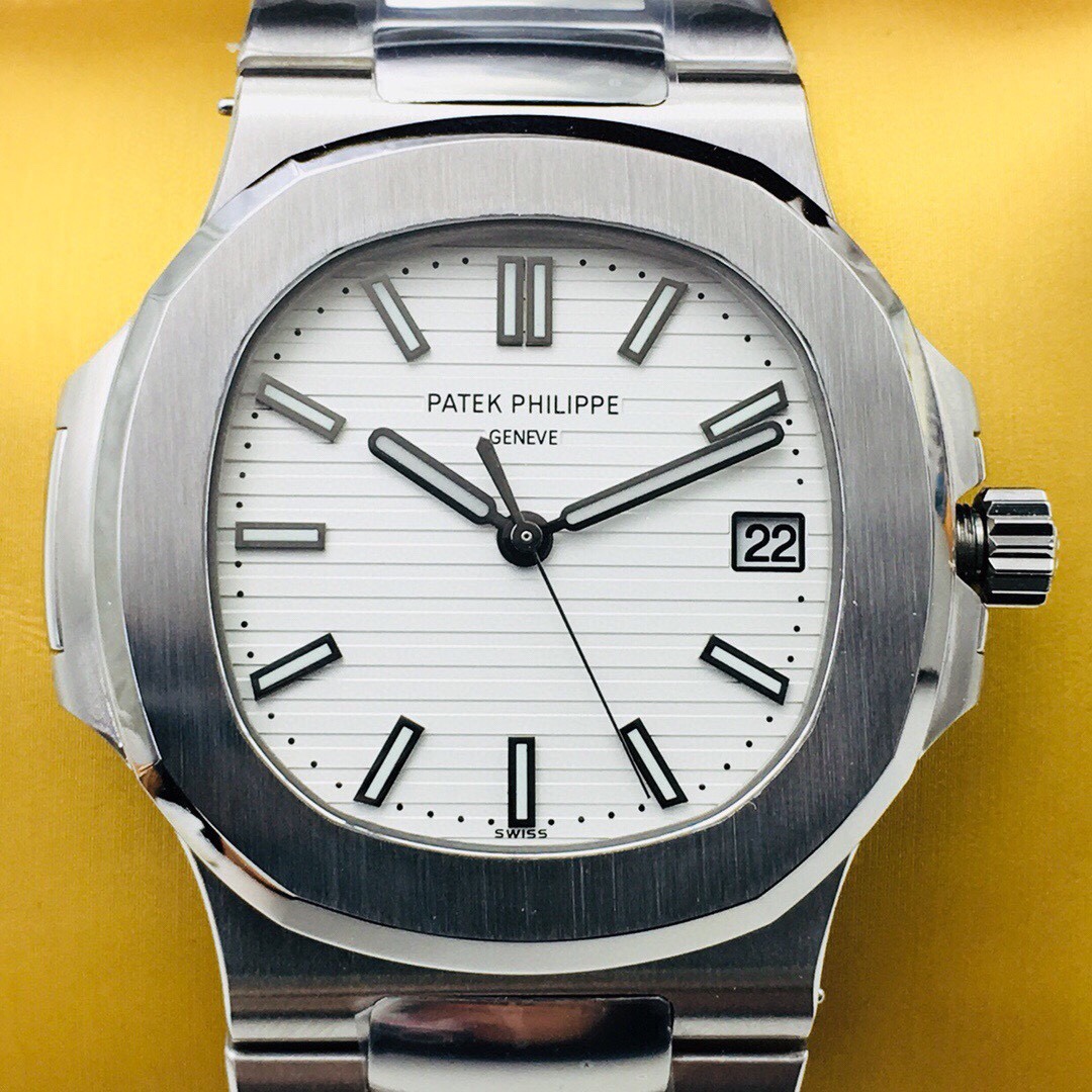 Patek Philippe Nautilus 40 mm Watch – IW-2619 - Image 4