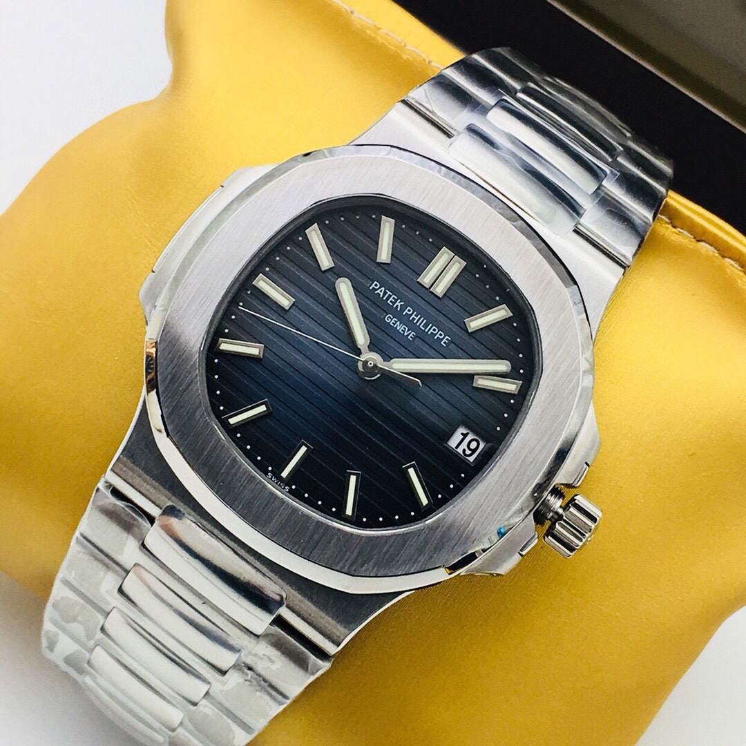 Patek Philippe Nautilus 40 mm Watch – IW-2620 - Image 3