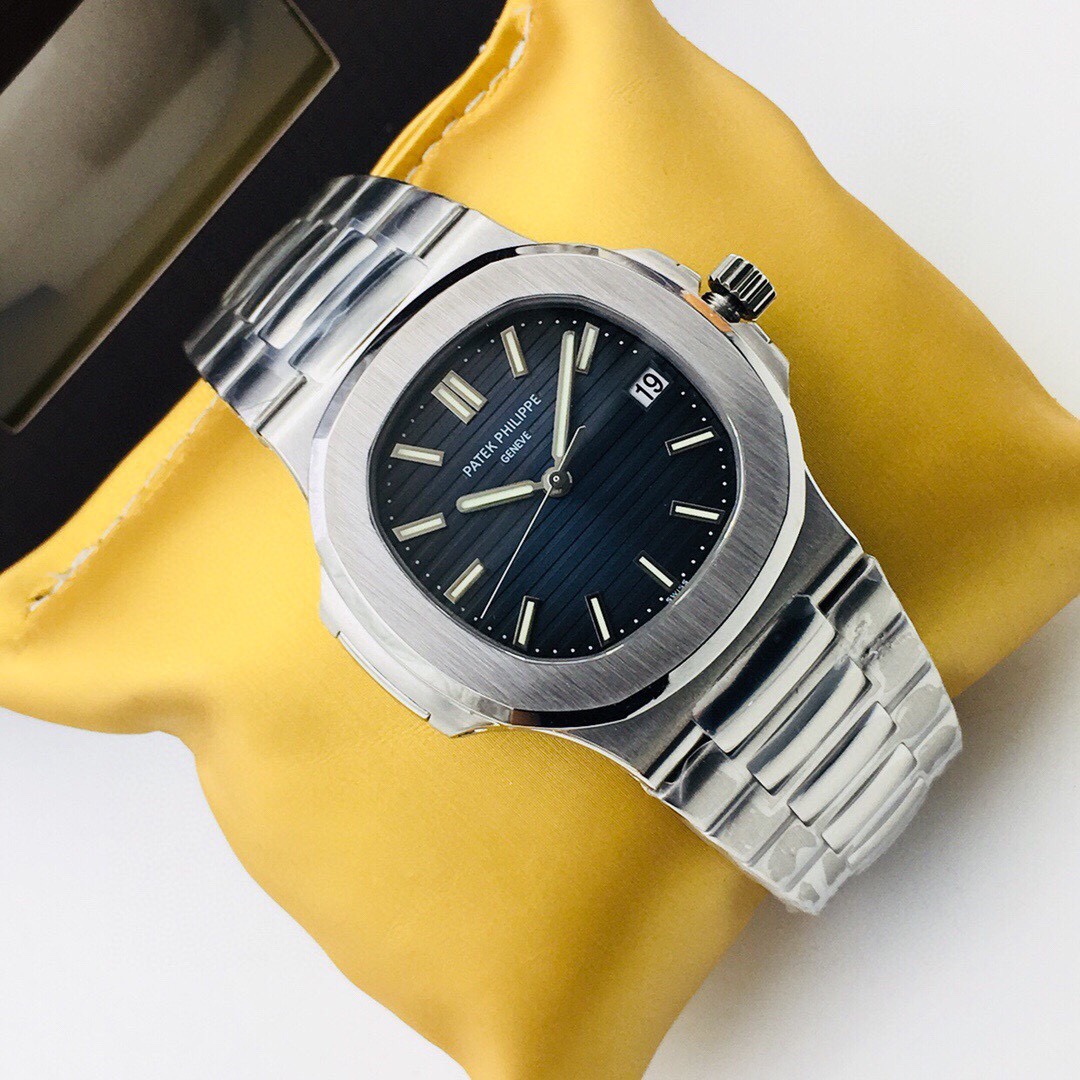 Patek Philippe Nautilus 40 mm Watch – IW-2620 - Image 2