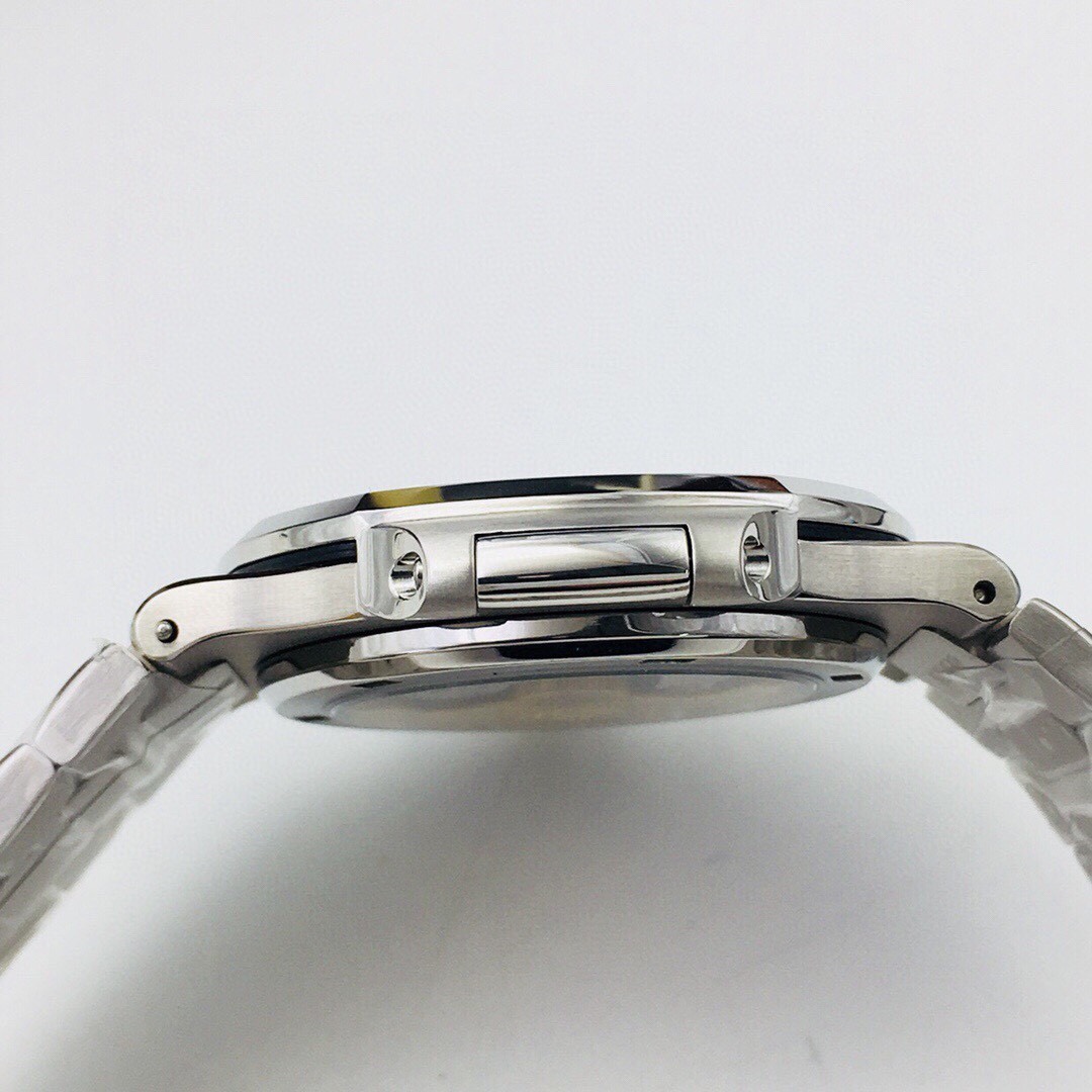 Patek Philippe Nautilus 40 mm Watch – IW-2620 - Image 6