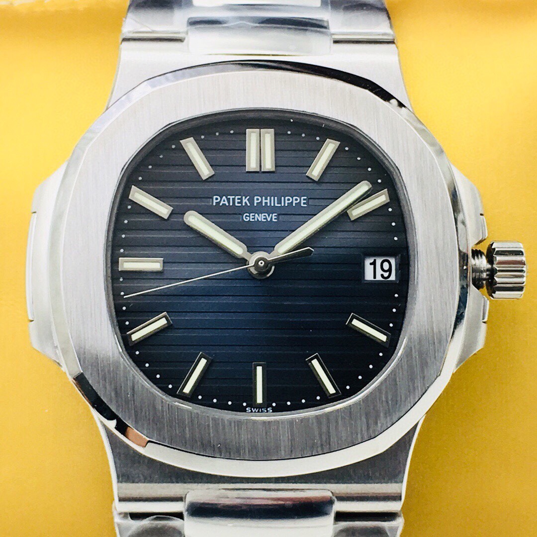 Patek Philippe Nautilus 40 mm Watch – IW-2620 - Image 4