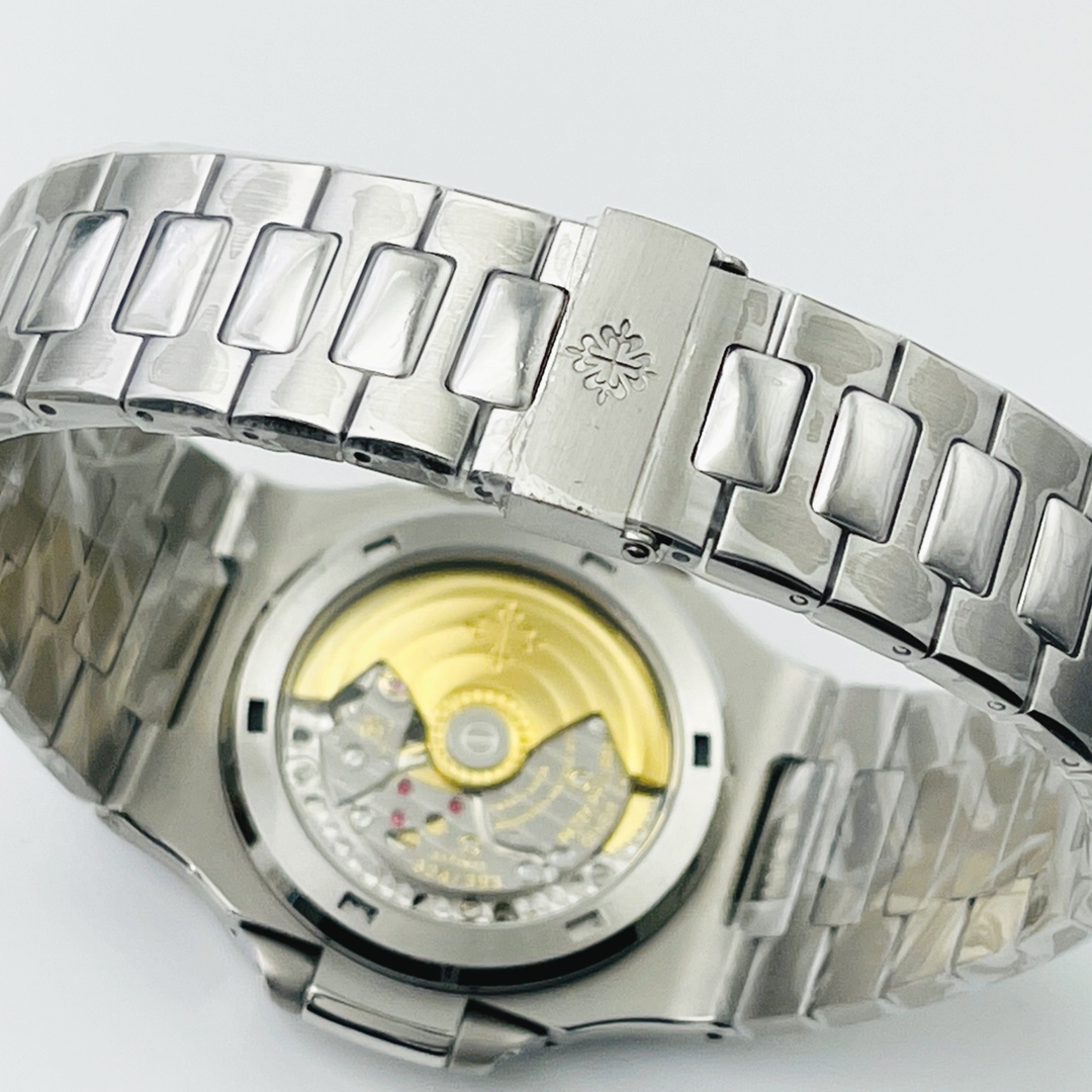 Patek Philippe Nautilus 40 mm Watch – IW-2618 - Image 9