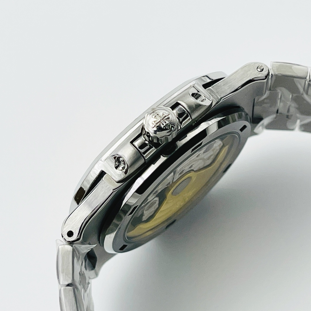 Patek Philippe Nautilus 40 mm Watch – IW-2618 - Image 5