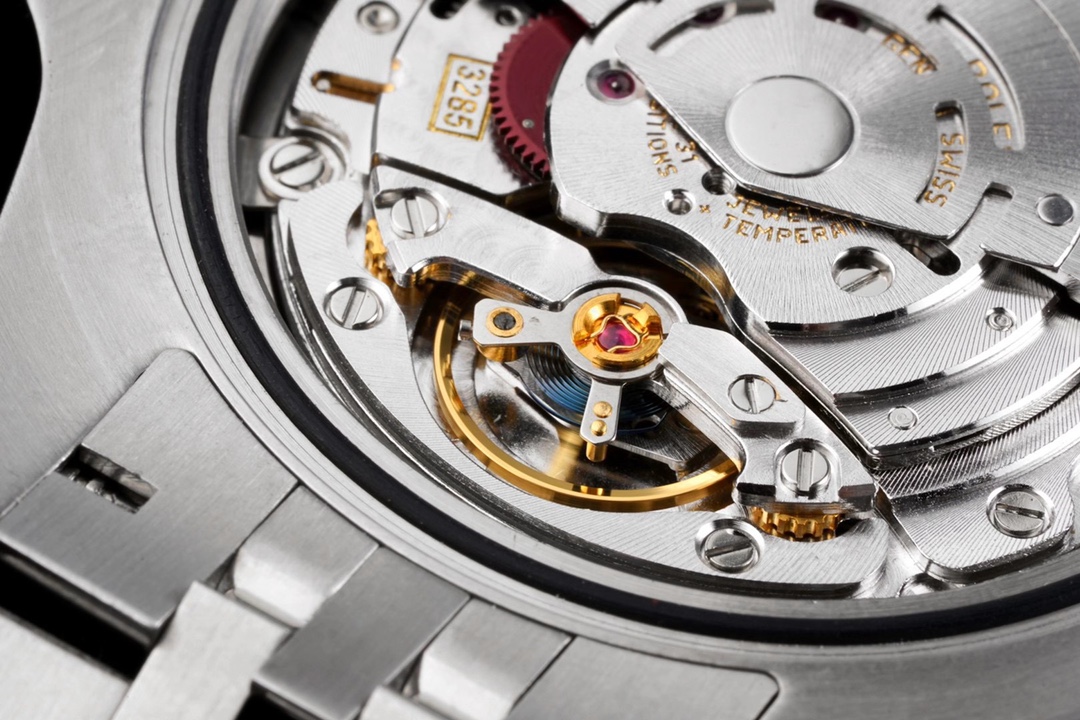 Rolex GMT-Master II Red and Blue Bezel Watch – IW-0186 - Image 8