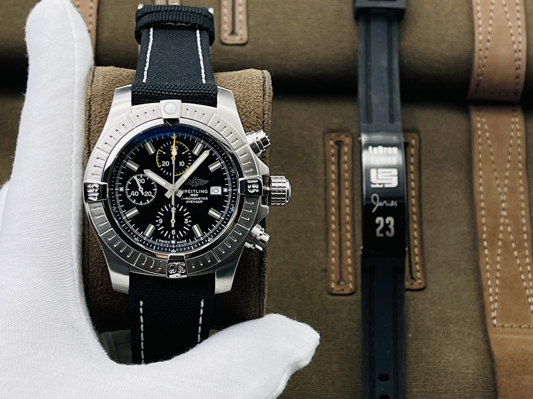 Breitling Classic Chronograph 45 mm Watch – IW-0660