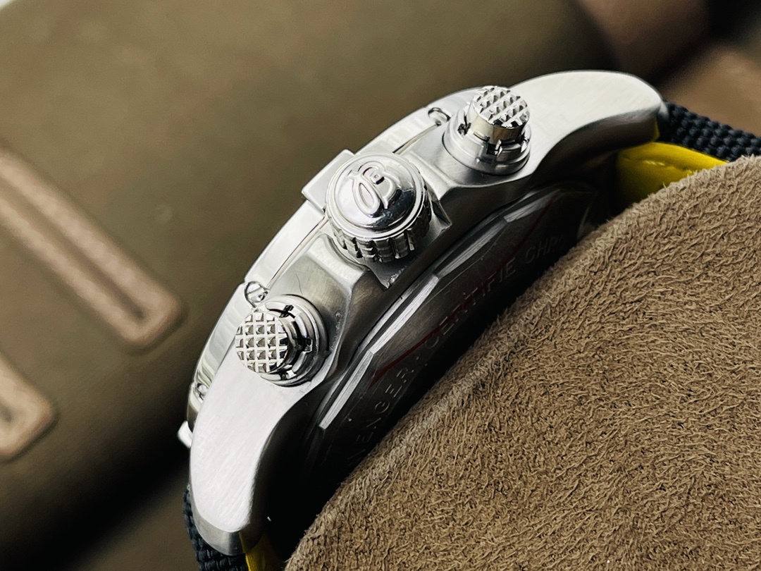 Breitling Classic Chronograph 45 mm Watch – IW-0660 - Image 5
