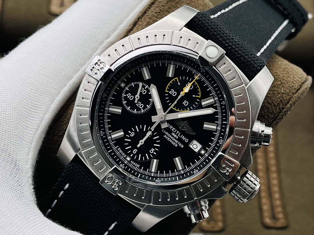 Breitling Classic Chronograph 45 mm Watch – IW-0660 - Image 3