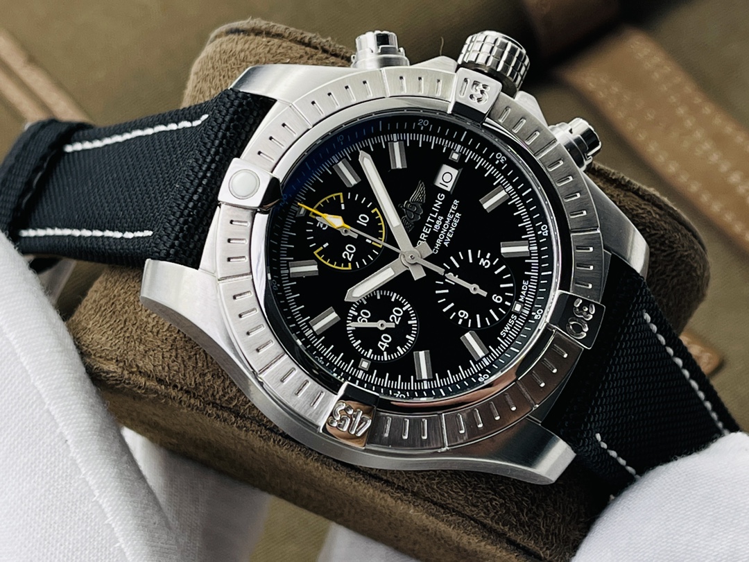 Breitling Classic Chronograph 45 mm Watch – IW-0660 - Image 2