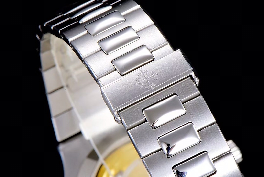 Patek Philippe Nautilus Watch – IW-2694 - Image 9
