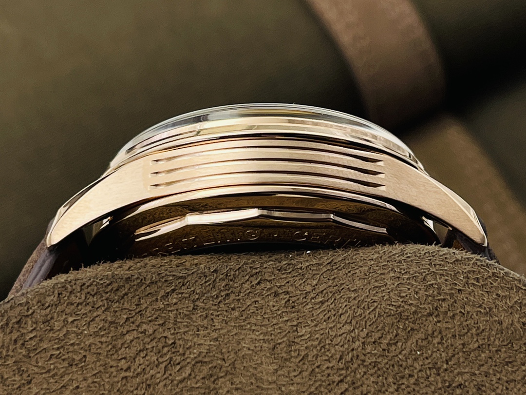 Classic Chronograph 42 mm Watch – IW-2188 - Image 6