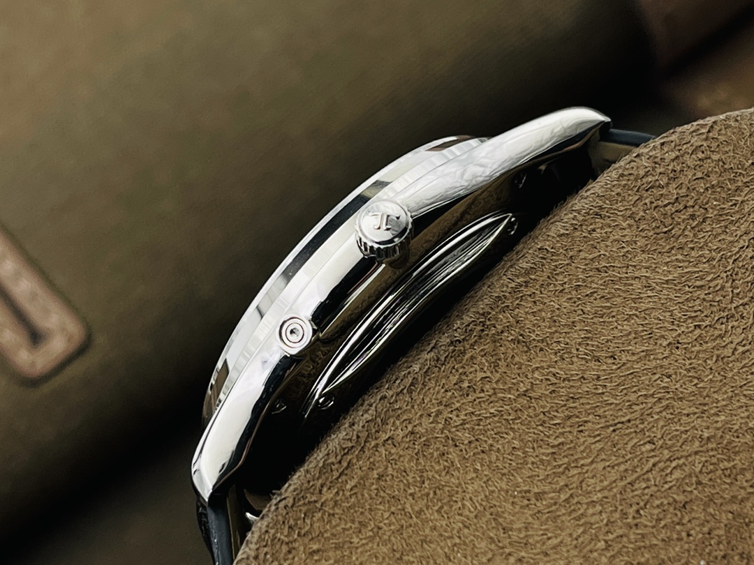 Jaeger-LeCoultre Master Control Moonphase 39 mm Watch – IW-0503 - Image 5