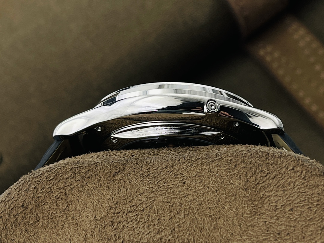 Jaeger-LeCoultre Master Control Moonphase 39 mm Watch – IW-0502 - Image 6