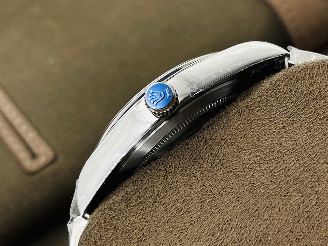 Rolex Oyster Perpetual Ice Blue Luminous 41 mm Watch – IW-0152 - Image 5