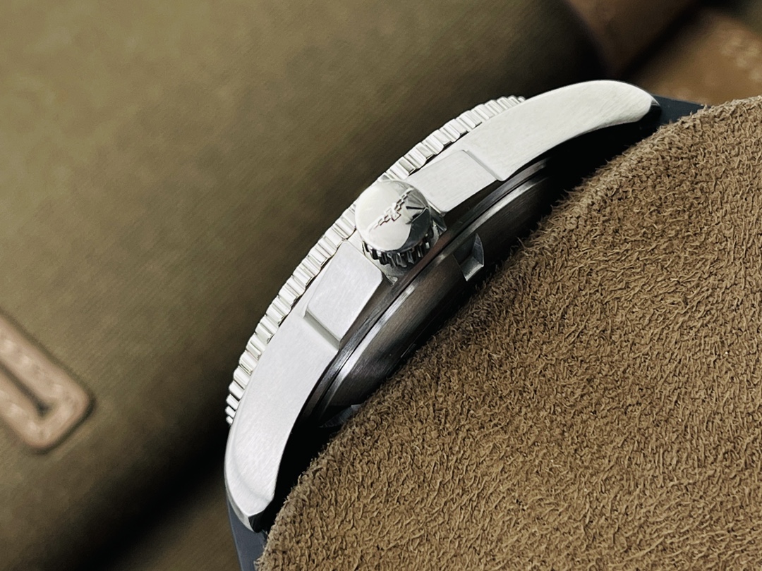 Longines Classic 41 mm Watch – IW-0756 - Image 5