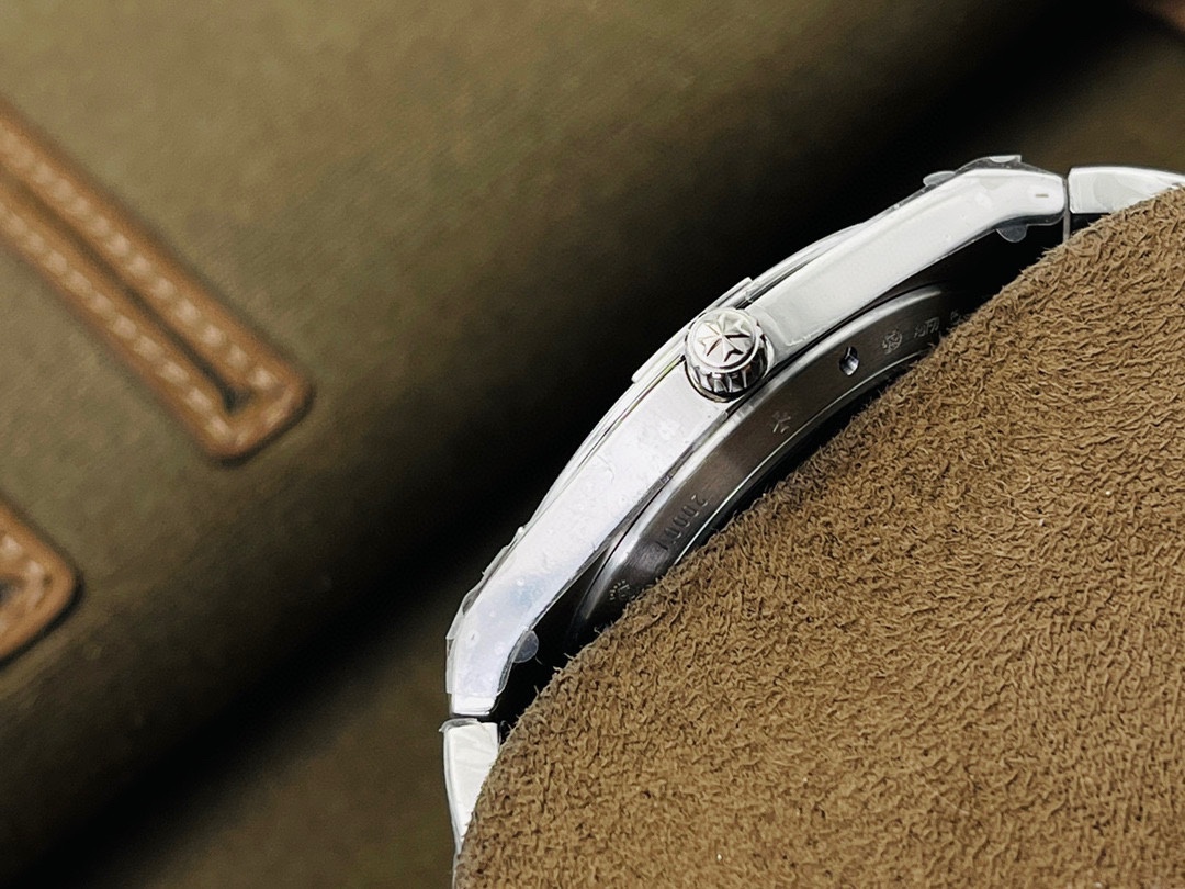 Overseas 40 mm Watch – IW-1163 - Image 5