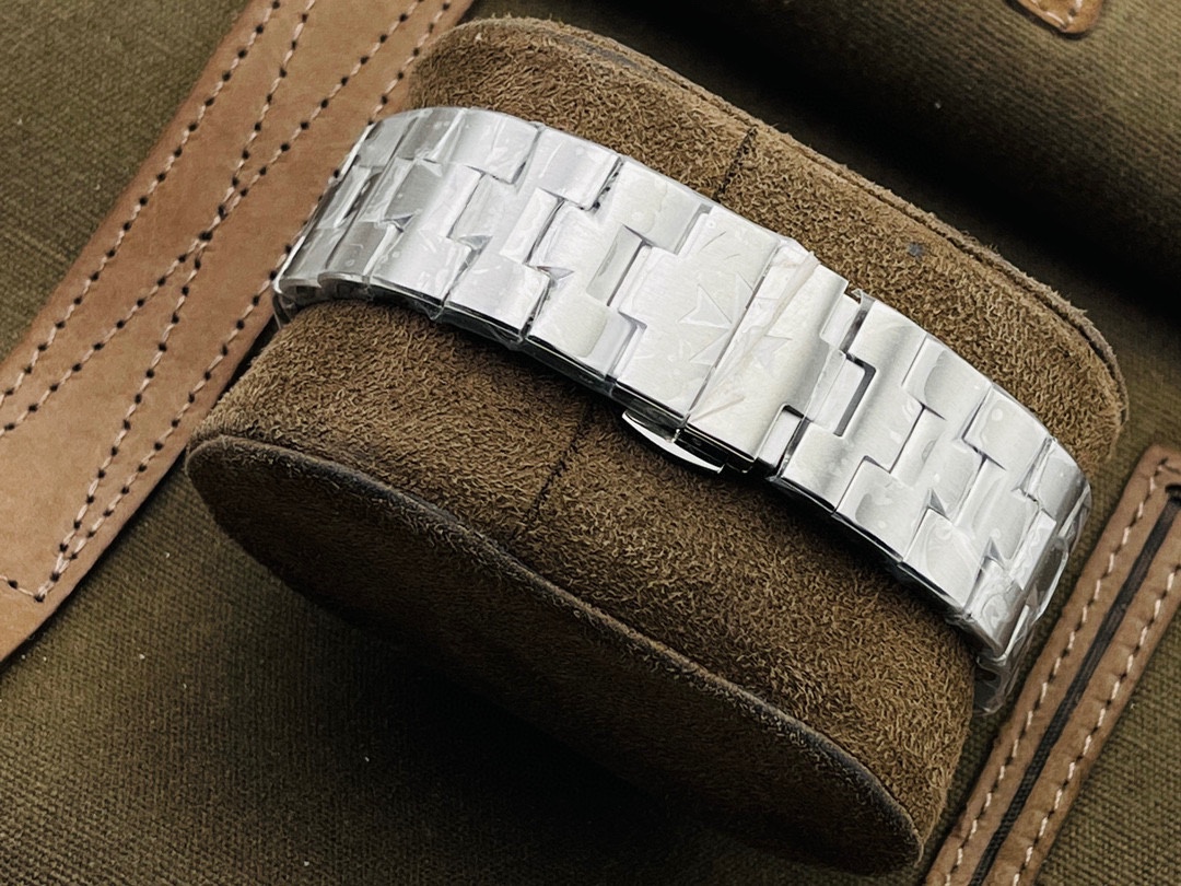 Overseas 40 mm Watch – IW-1163 - Image 9