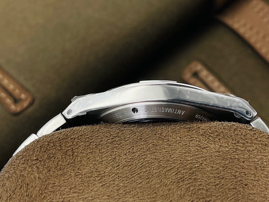 Overseas 40 mm Watch – IW-1163 - Image 6