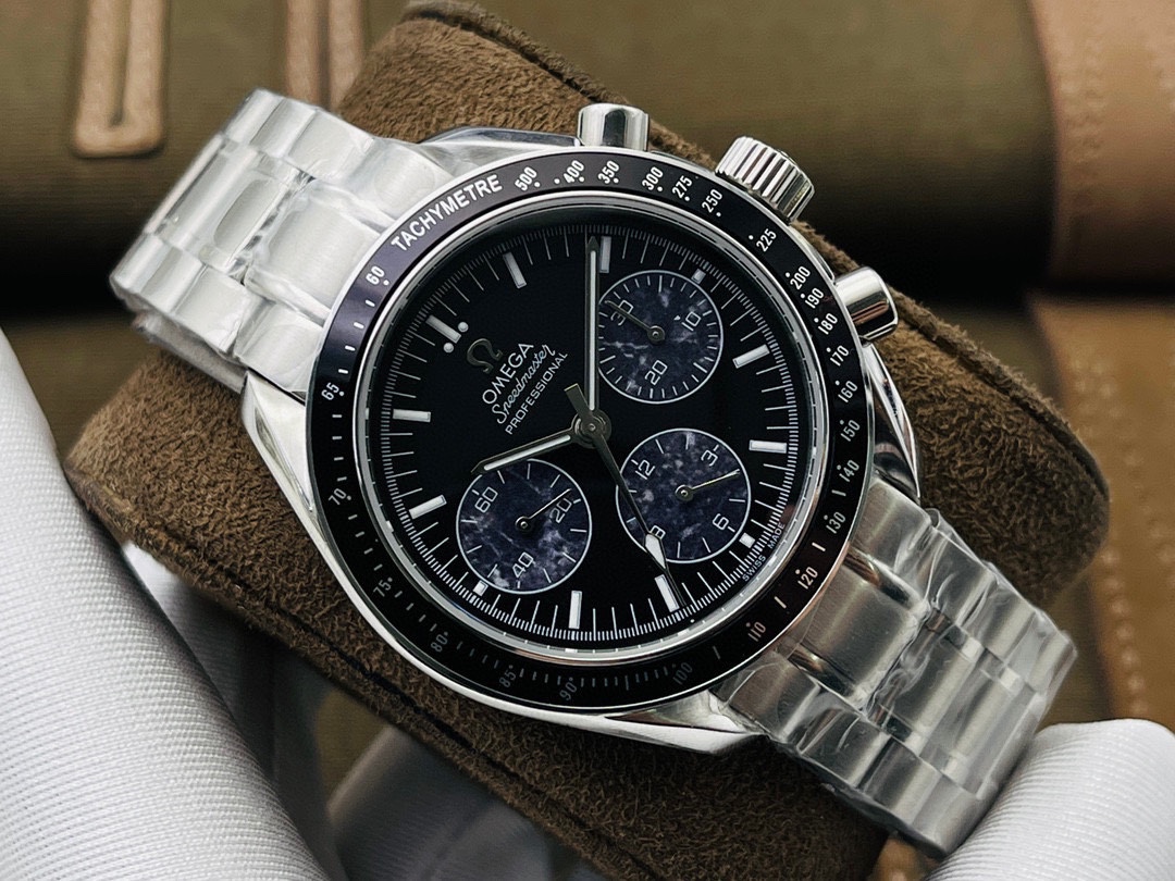 Omega Speedmaster Chronograph 40 mm Watch – IW-1456 - Image 2