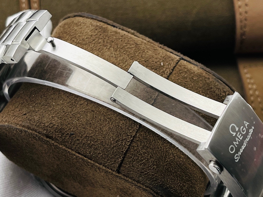 Omega Speedmaster Chronograph 40 mm Watch – IW-1456 - Image 8