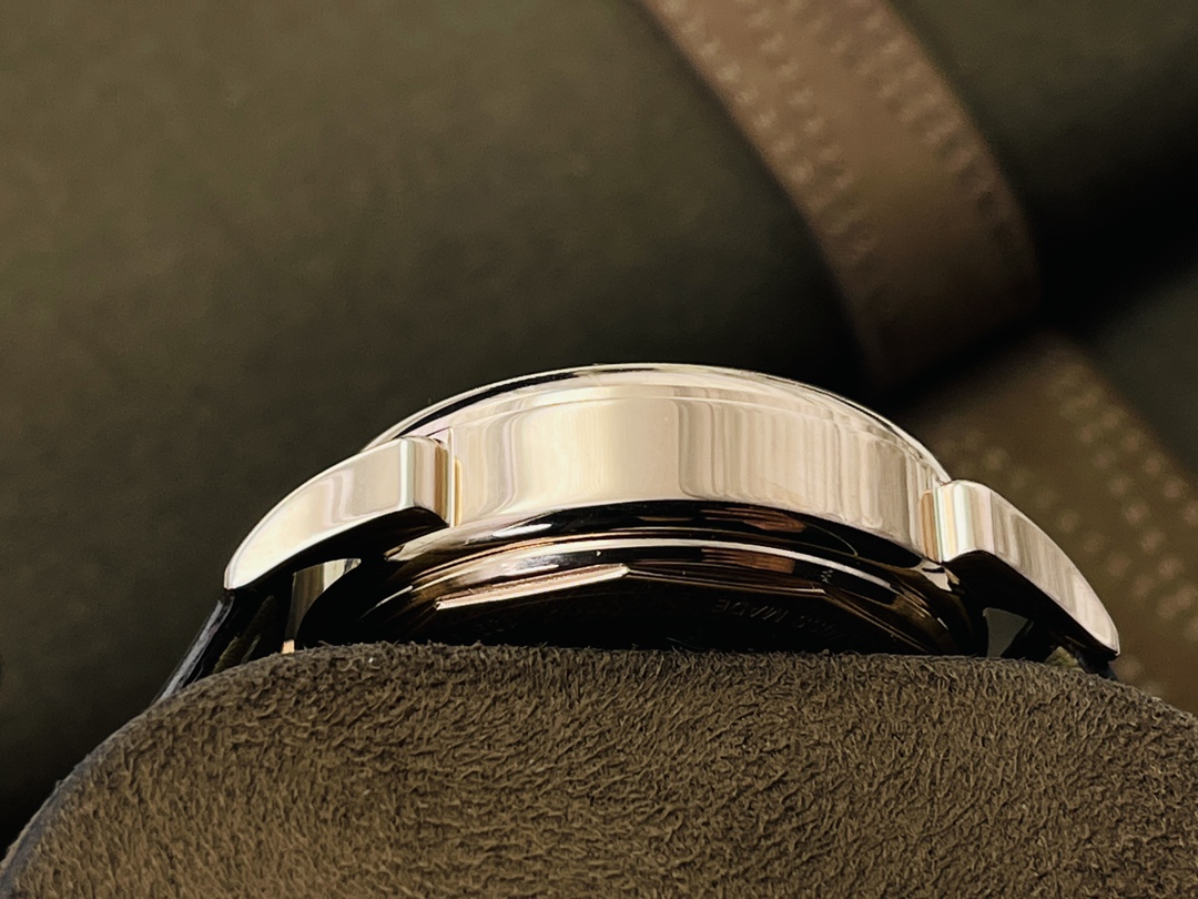 Vacheron Constantin Classic Chronograph 41 mm Watch – IW-1073 - Image 6