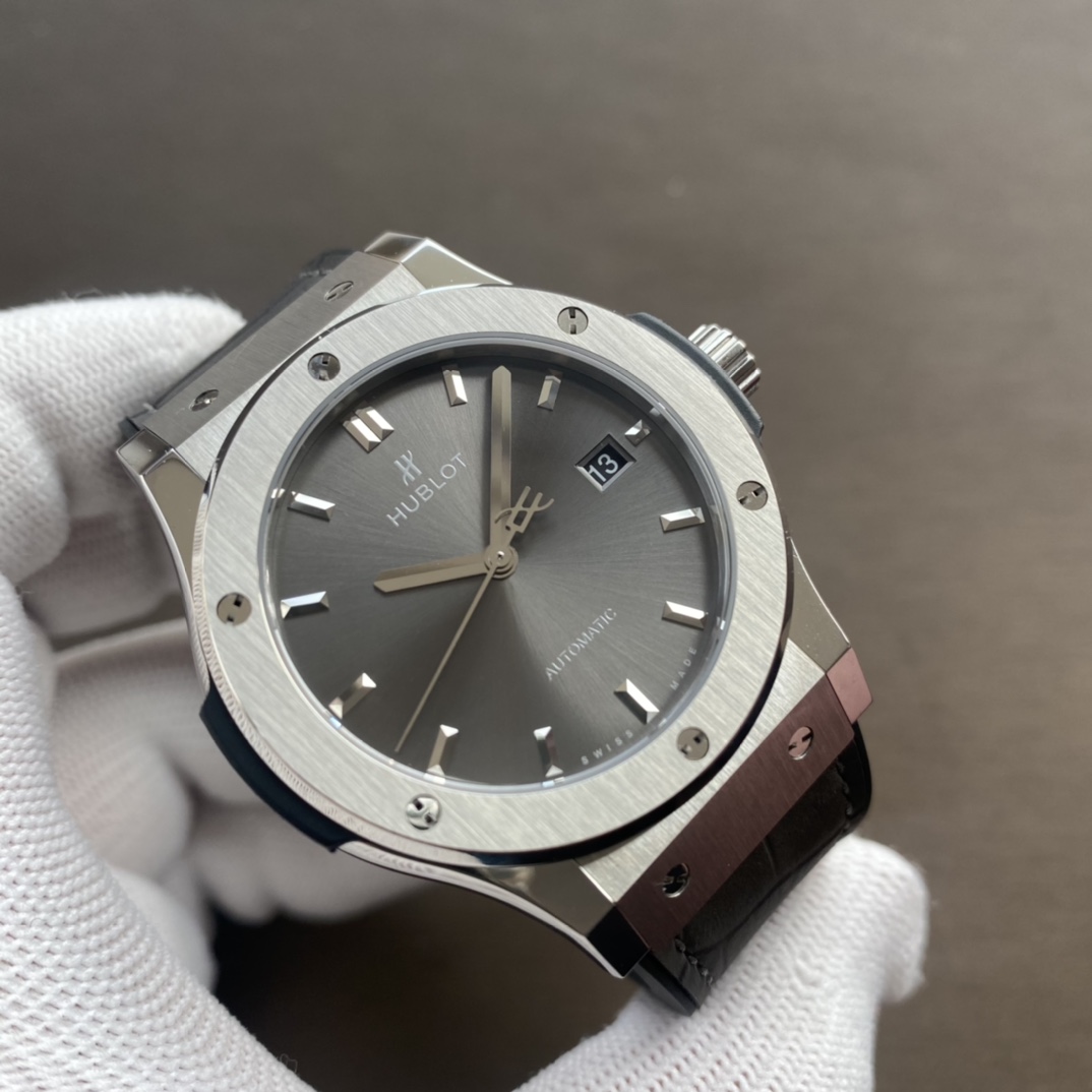 Hublot Classic 42 mm Watch – IW-0382 - Image 4