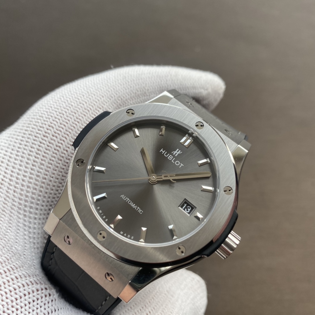 Hublot Classic 42 mm Watch – IW-0382 - Image 3