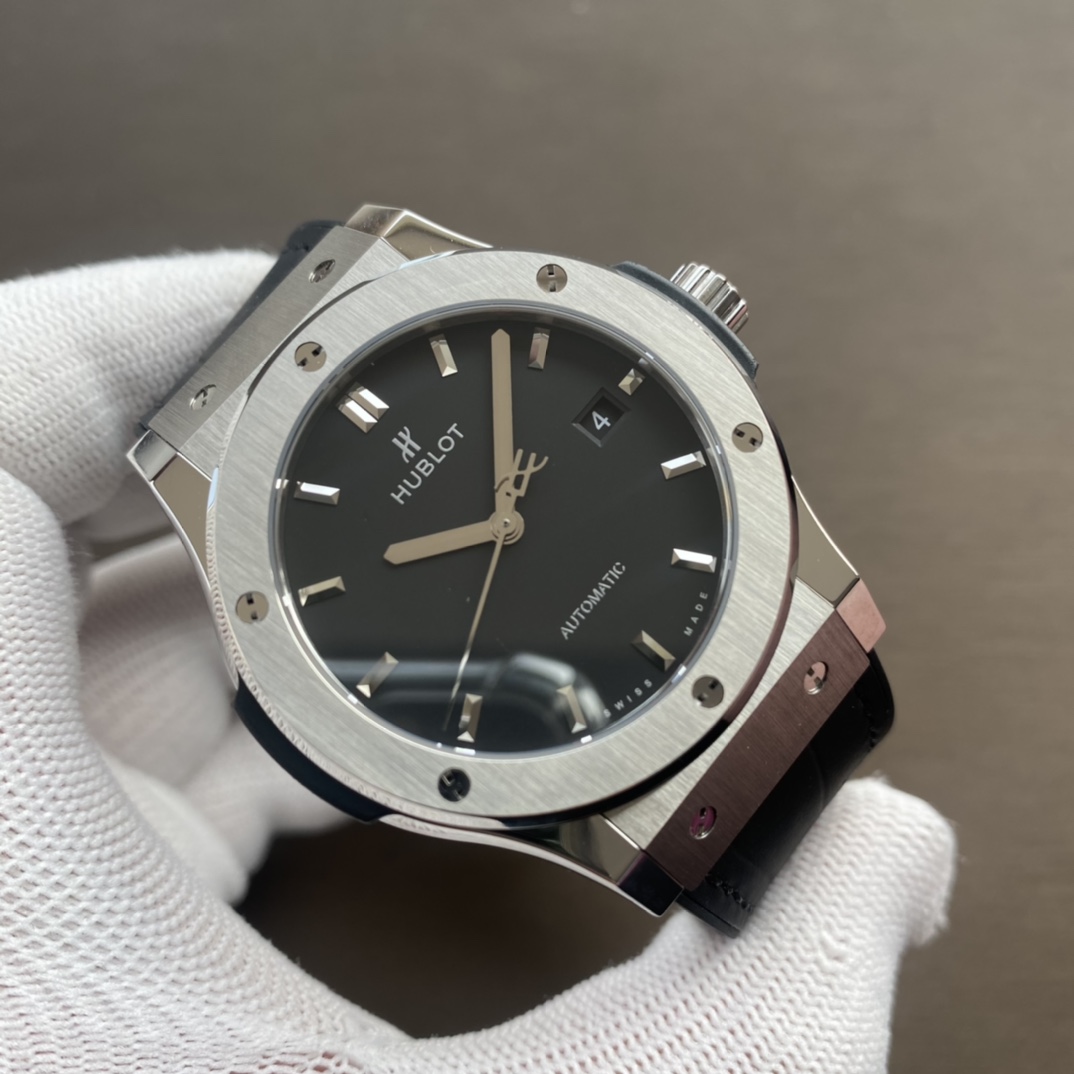 Hublot Classic 42 mm Watch – IW-0384 - Image 4