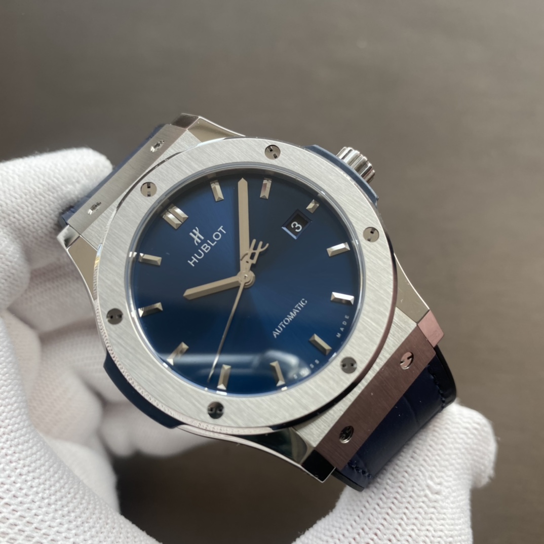 Hublot Classic 42 mm Watch – IW-0383 - Image 4