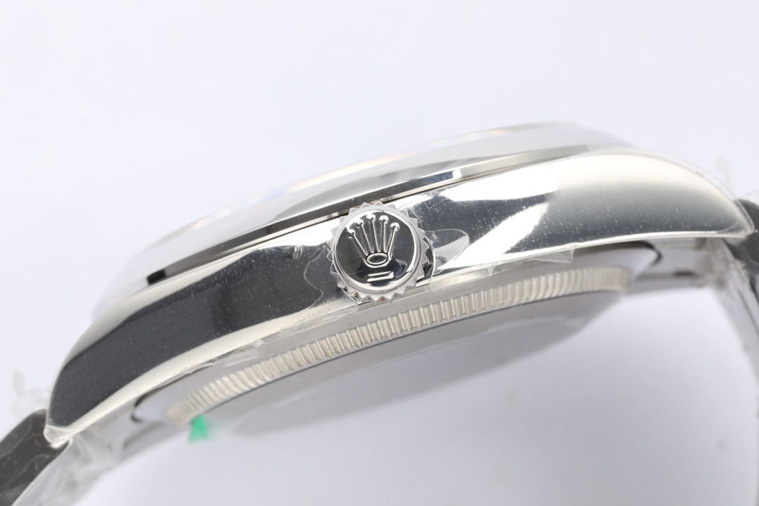 Rolex Oyster Perpetual Ice Blue Luminous 36 mm Watch – IW-0180 - Image 5