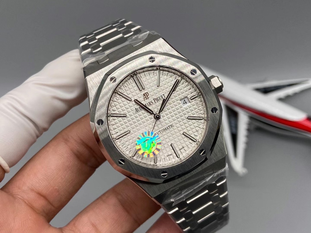 Audemars Piguet Royal Oak Watch – IW-2187